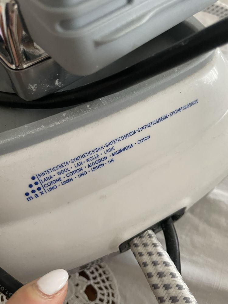 Ferro de engomar roupa com caldeira