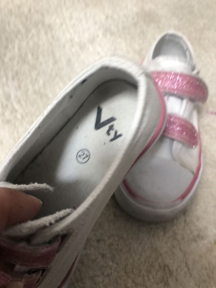 Tenis brancos e rosa Vty 27