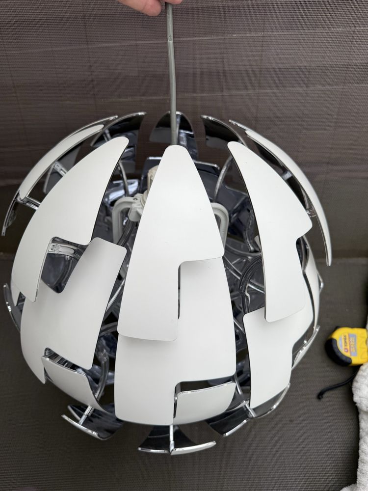 Lampa sufitowa IKEA 35 cm bialo srebrna futurystyczna