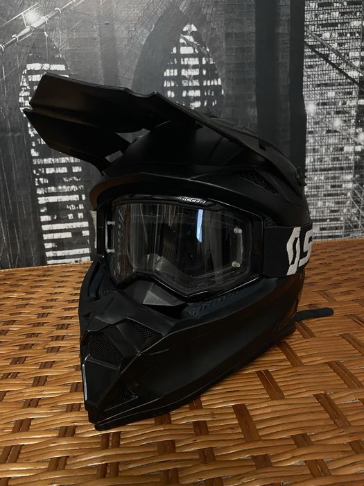 Кросовий мотошолом