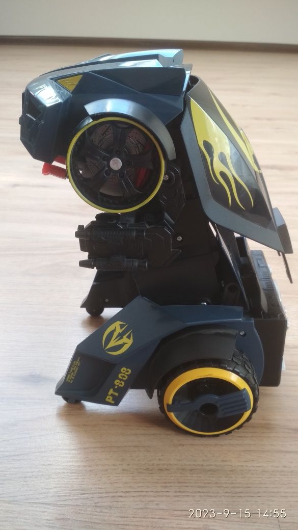 Zdalnie sterowany transformujący robót zabawka Maisto street trooper