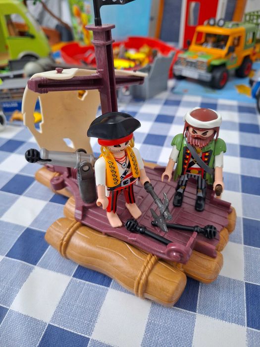 diversos conjuntos de Playmobil