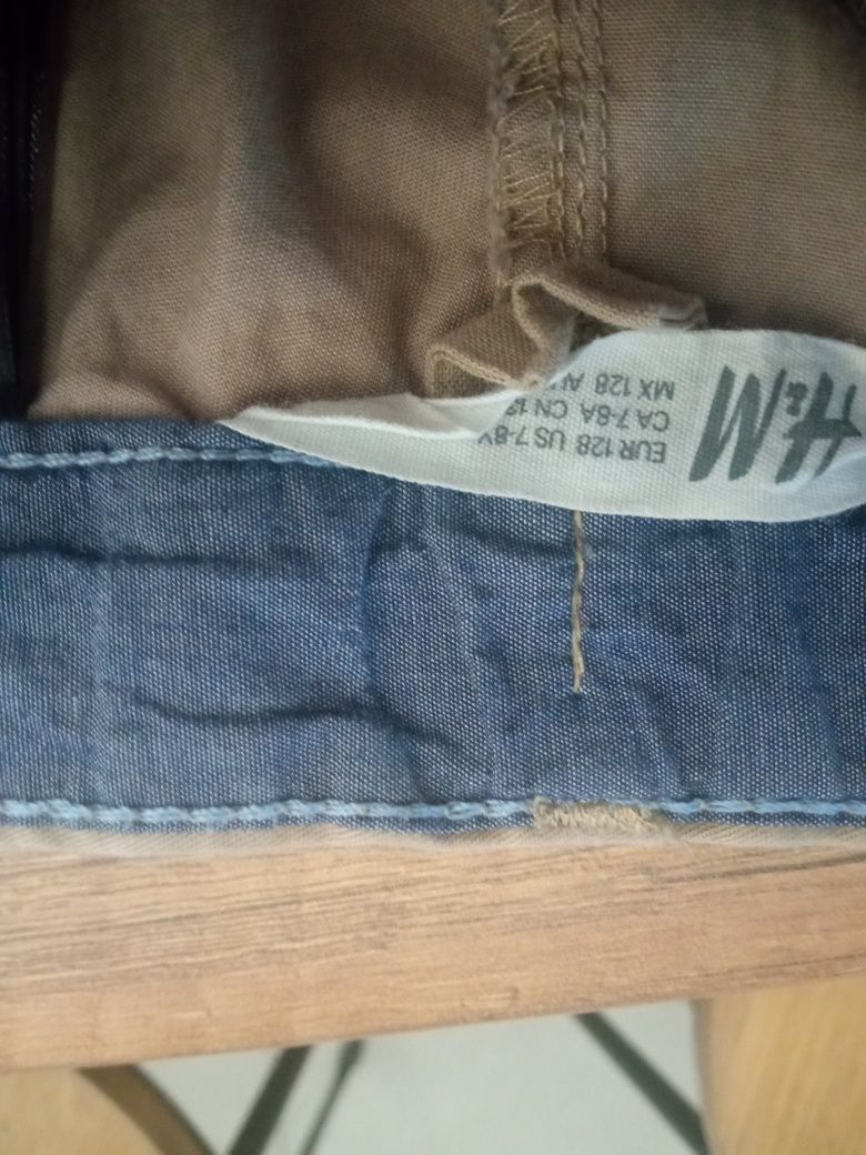 Chłopięce spodnie chinosy HM  r.128