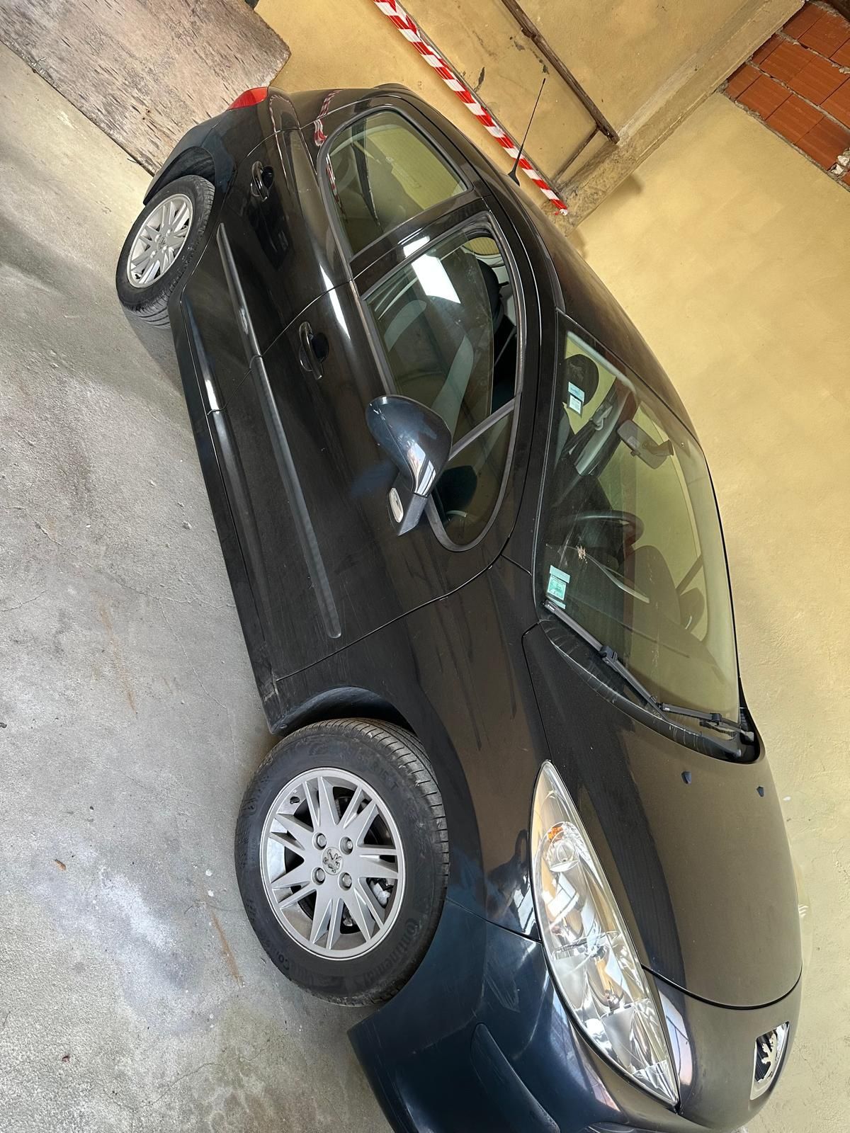 Vendo Peugeot 207,2008 a gasolina com 119.000 km