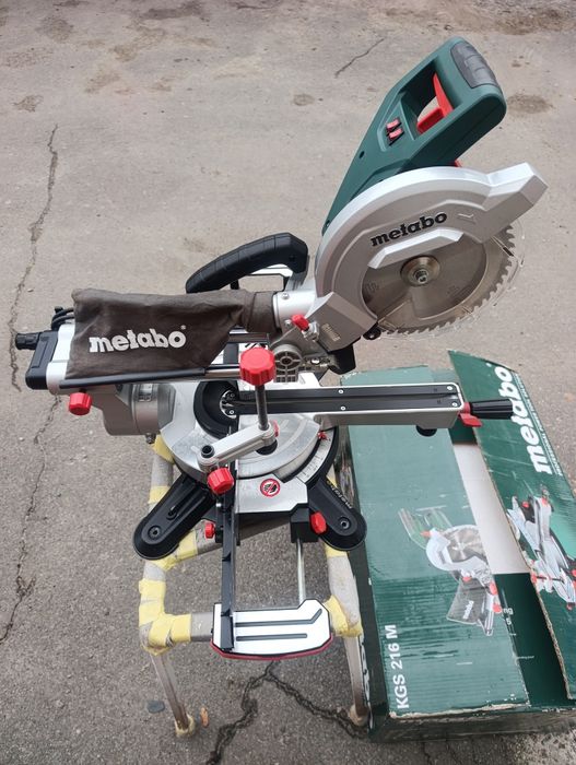 Торцовочная пила с протяжкой  Metabo KGS 216