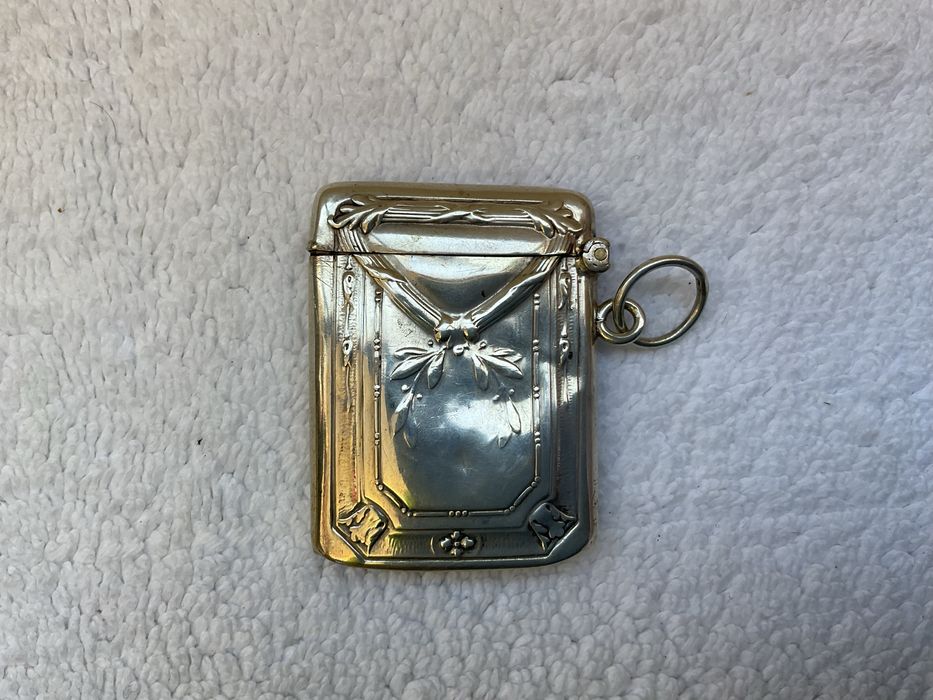 Antiga fosforeira em prata com contraste