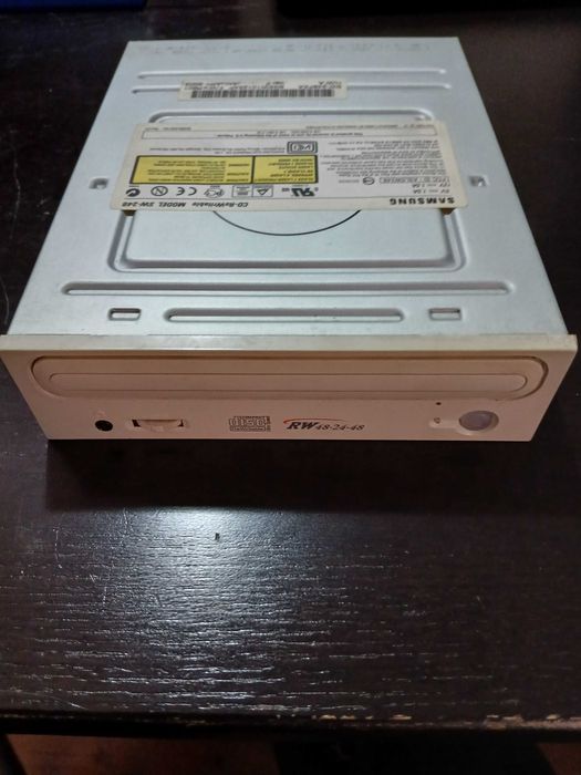 2 Drives de disquetes de 3,5 + Gravador CD ROM RW. (Valor unitário)64171749490947121