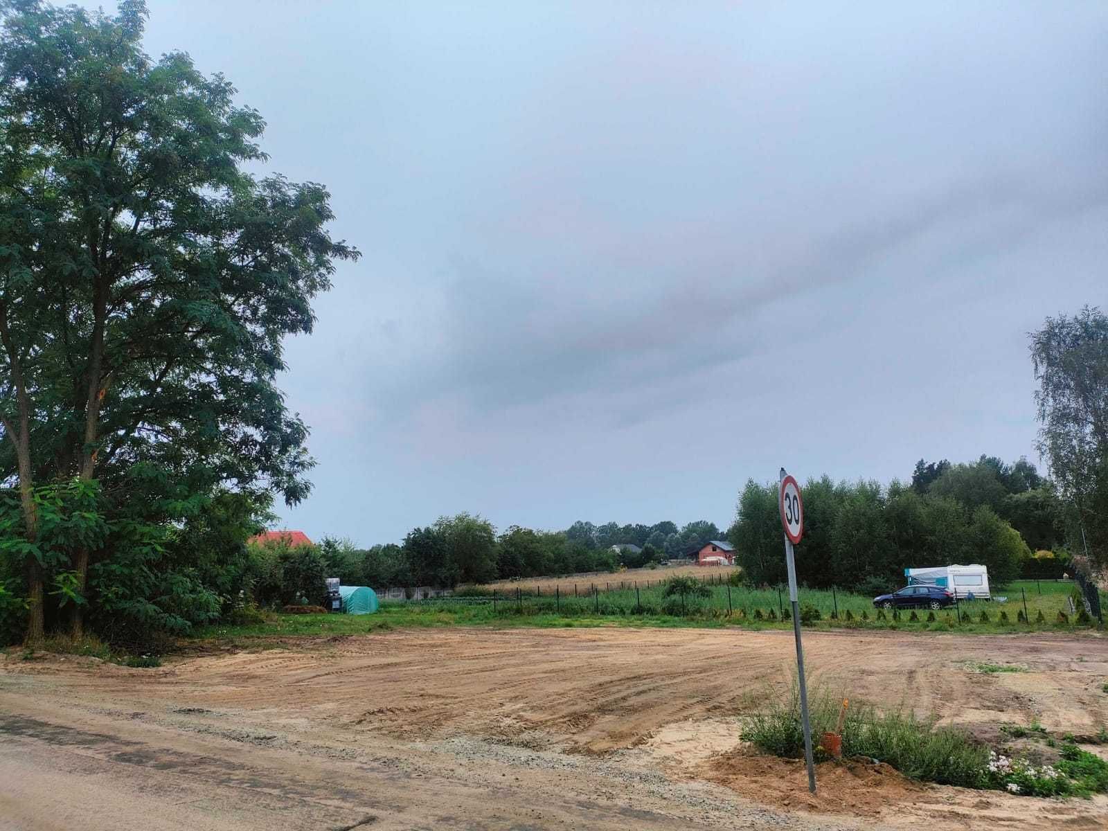 Wylatkowo sprzedam działkę budowlaną przy lesie i jeziorze .