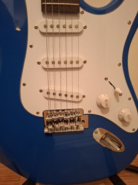 Guitarra nova cim acessórios