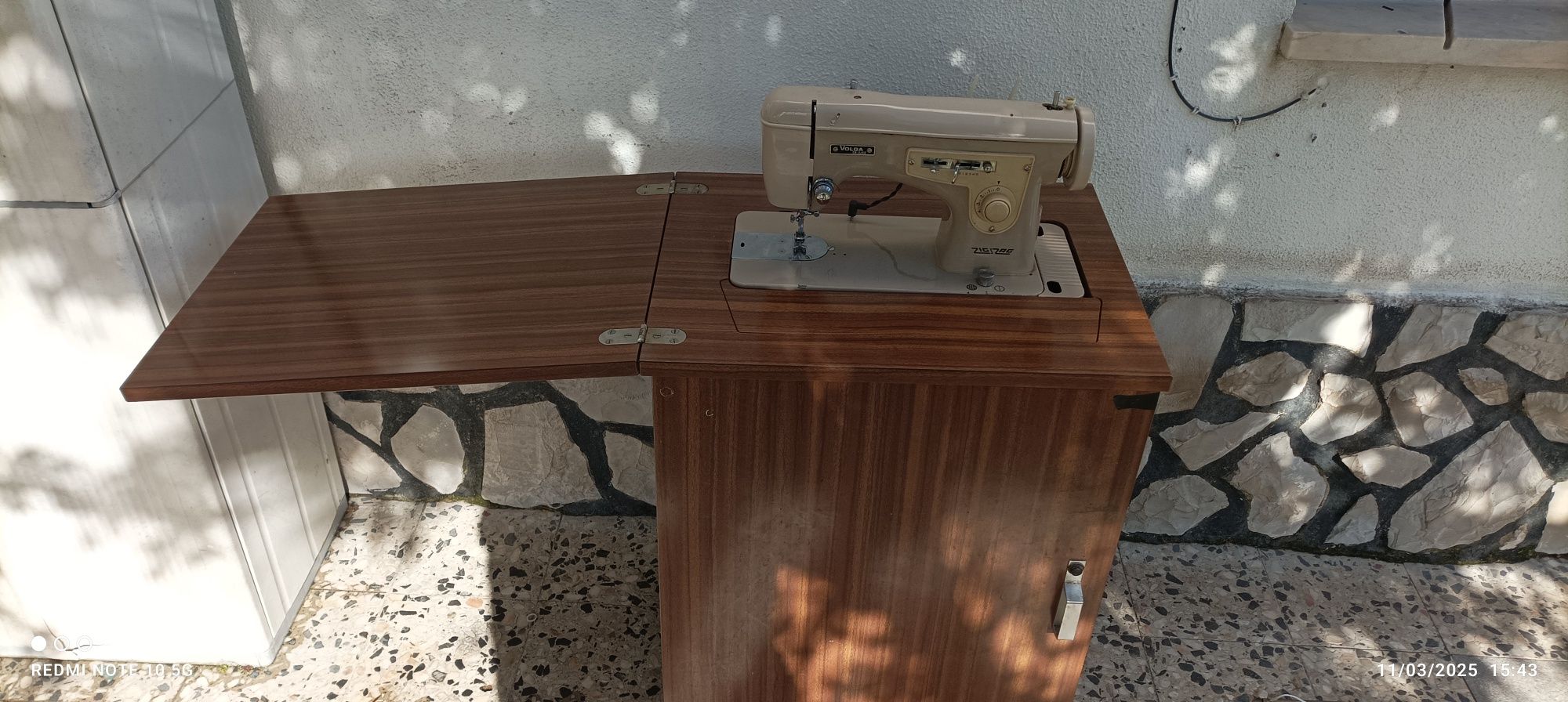 Vendo máquina de costura "Volga Deluxe "