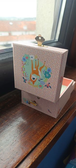 Caixa de música de criança