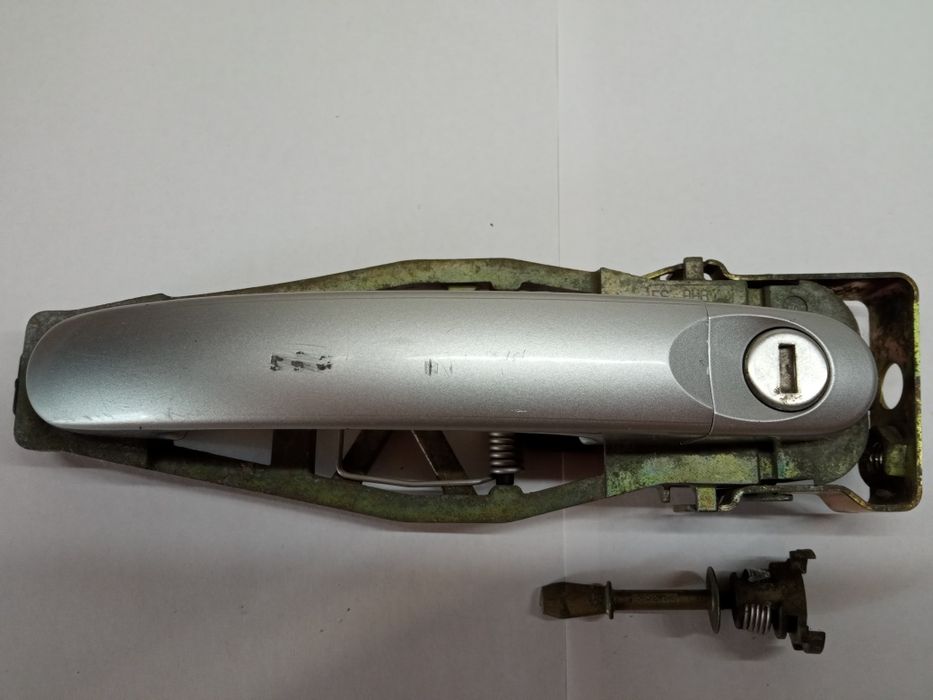 Ручка зовнішня перед. ліва (водія) та задня дверей VW Touran 2003-10p.