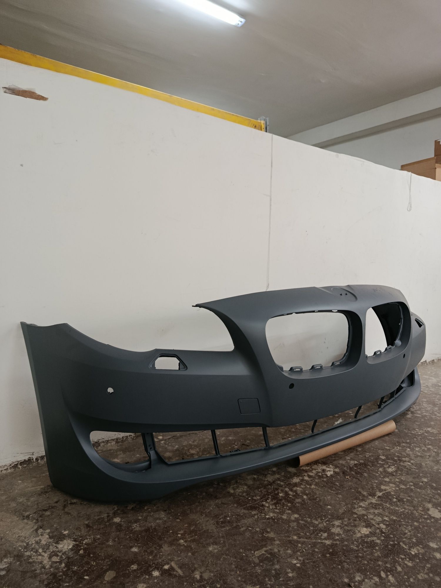 Передній бампер BMW F10 2010-2013
