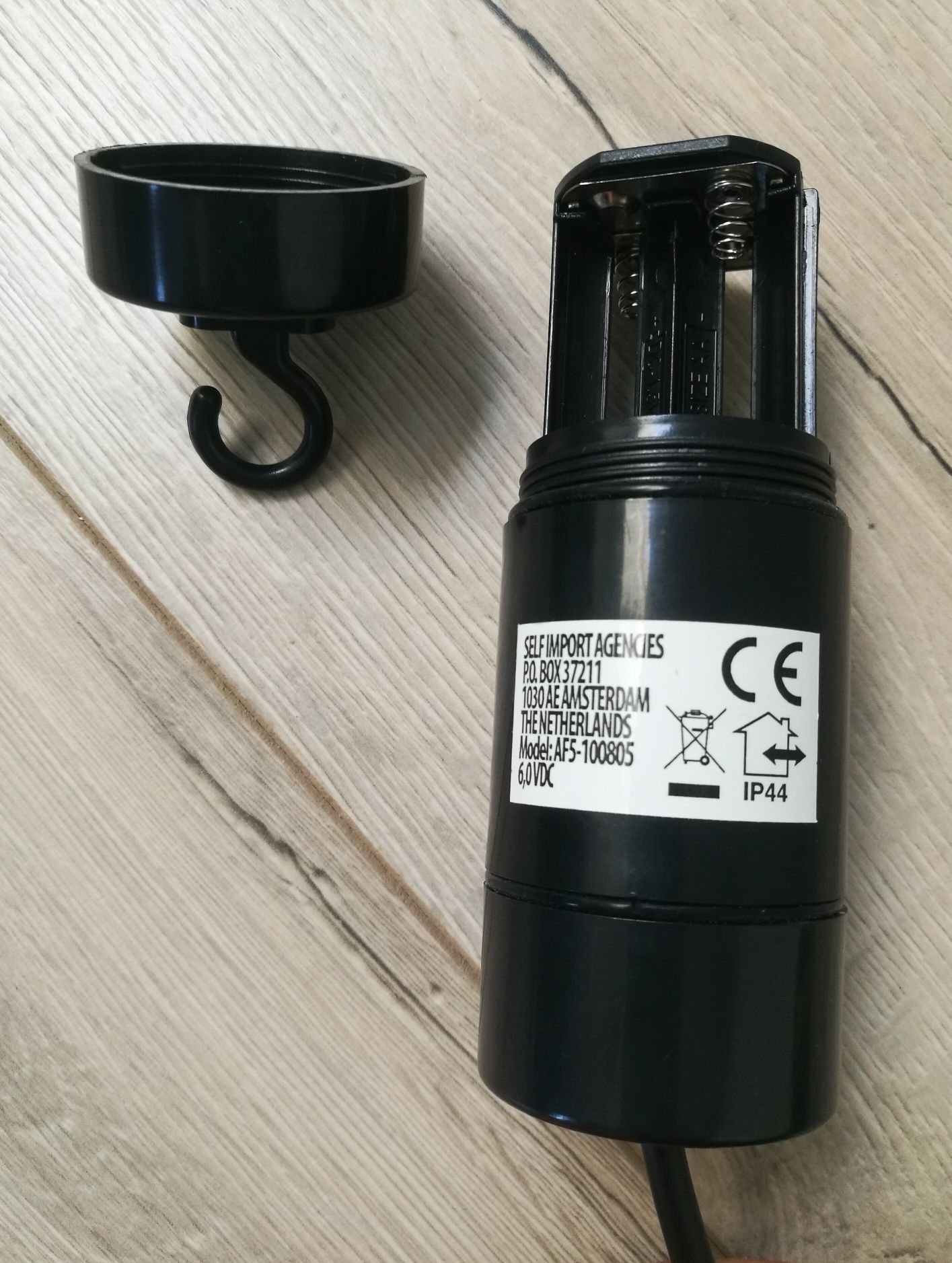 Metalowa lampa wisząca IP44 z funkcją timera