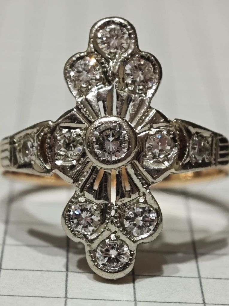 Золота каблучка, з діамантами 0.58 ct, 585 проба.