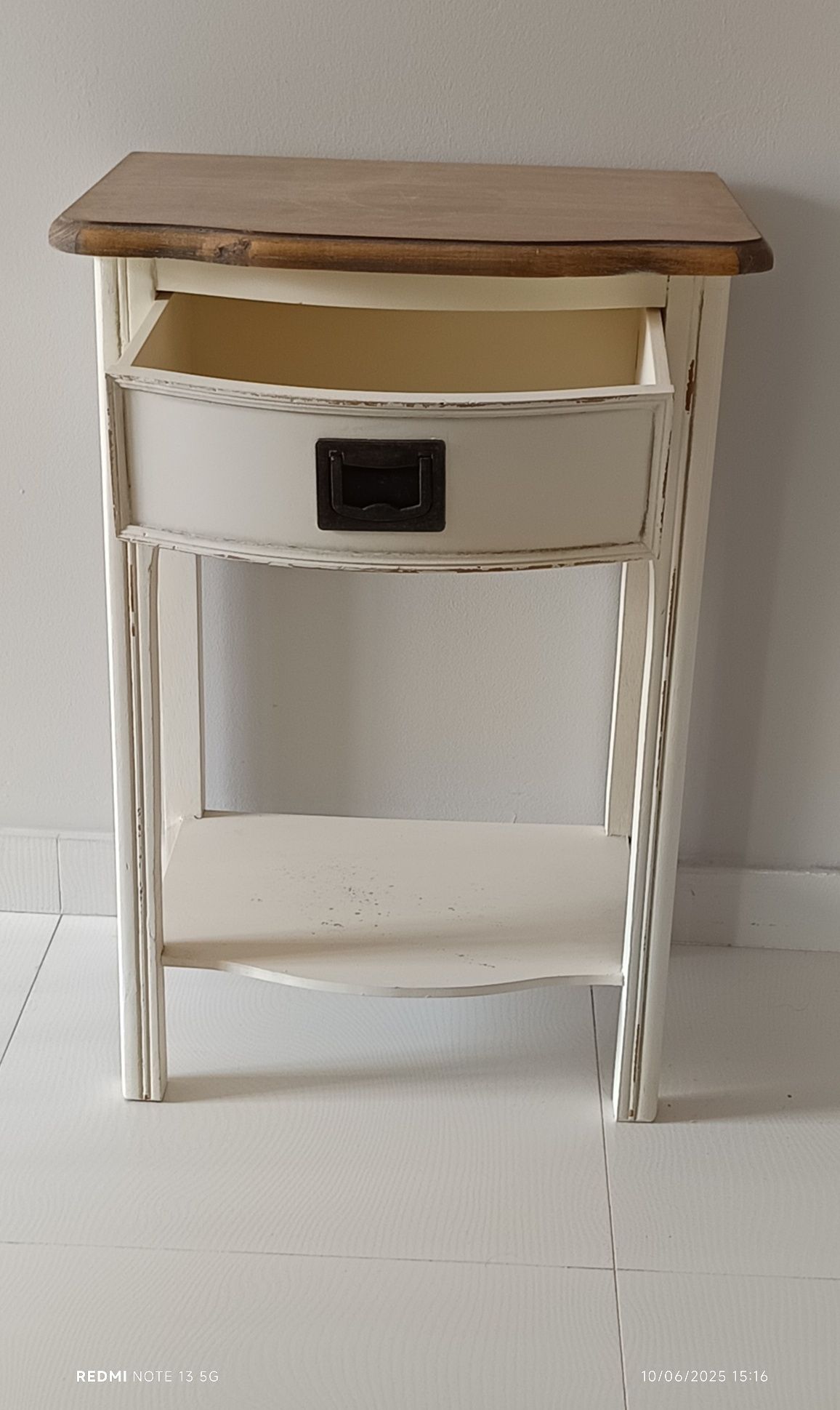 Mesa de Cabeceira rústica Hemnes ( IKEA )