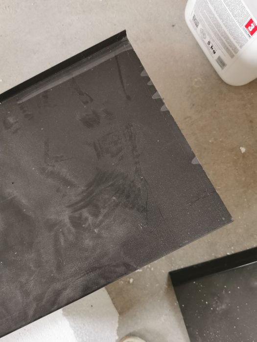 Nowy zafoliowany parapet ciemny brąz