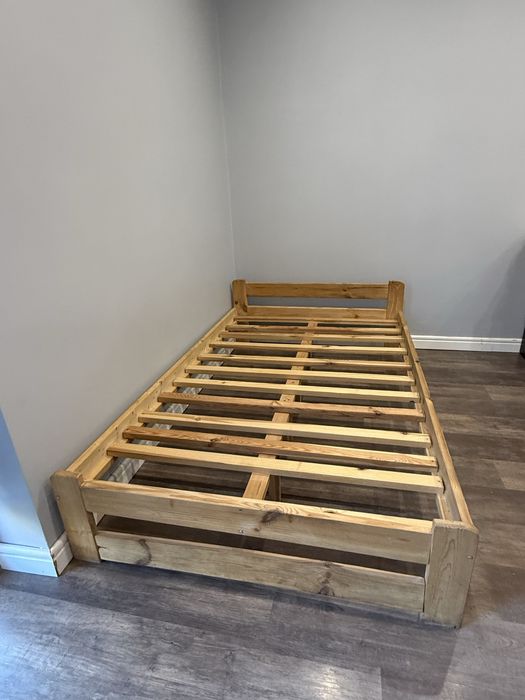 Łóżko drewniane 120x200 z materacem