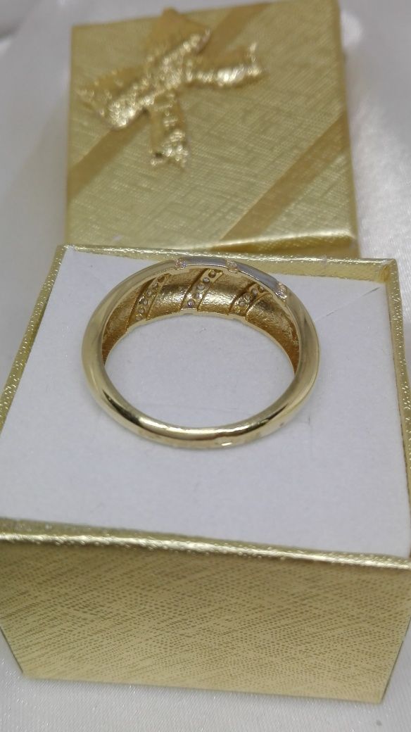 Złoty pierścionek z cyrkoniami, złoto 585 R19
