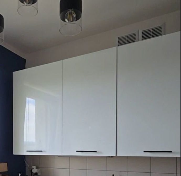 Szafki białe wiszące