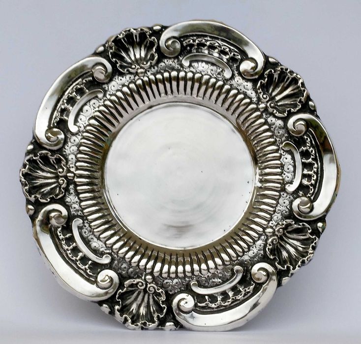 Antiga salva em prata Portuguesa