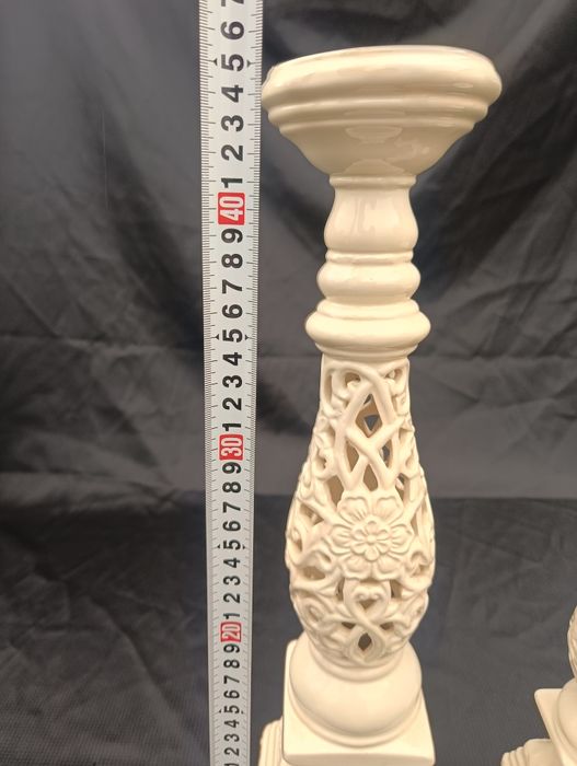Dwa ceramiczne świeczniki