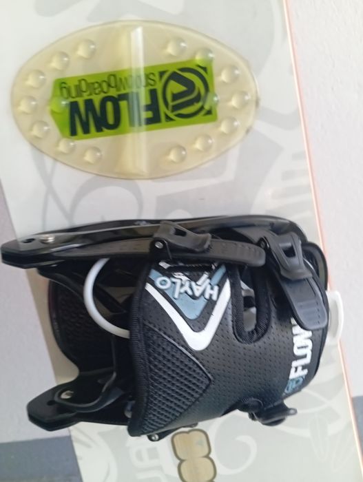 Deska snowboardowa quechua 154 wiązania flow snowboard Burton komplet