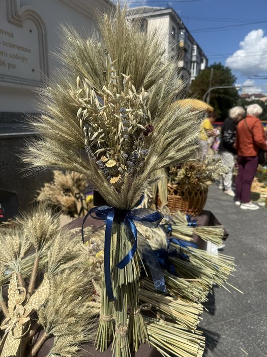 Діхухи снопи пшениці вироби з соломи