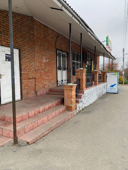 Оренда комерційного (магазинно-торгового) приміщення — 141 м²