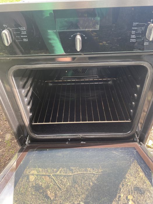 Продам вбудовану електричну духовку