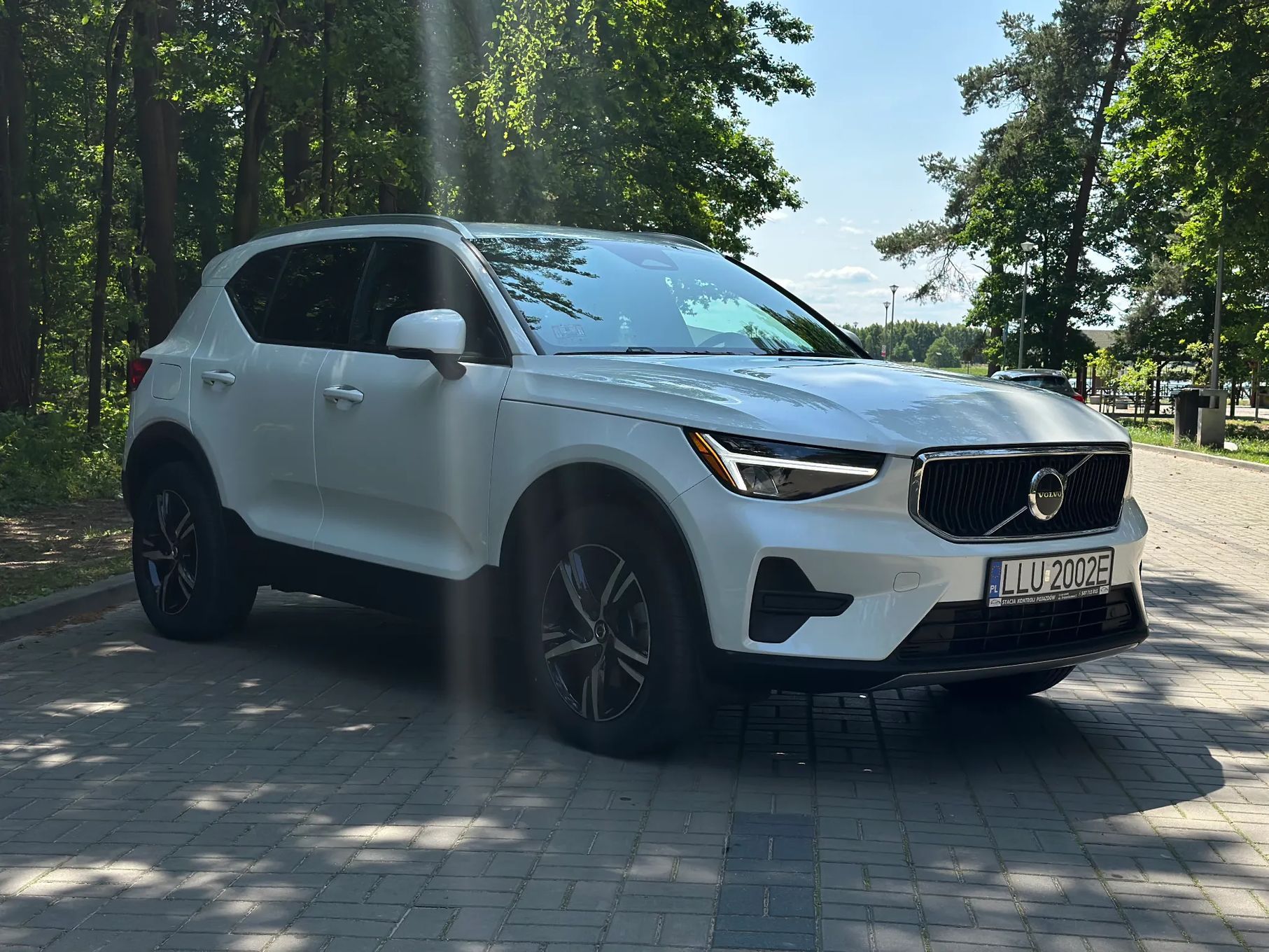 Volvo XC 40 Biała_perła_jak_nowy_Apple_CarPlay_Mild_Hybrid_GWARANCJA_