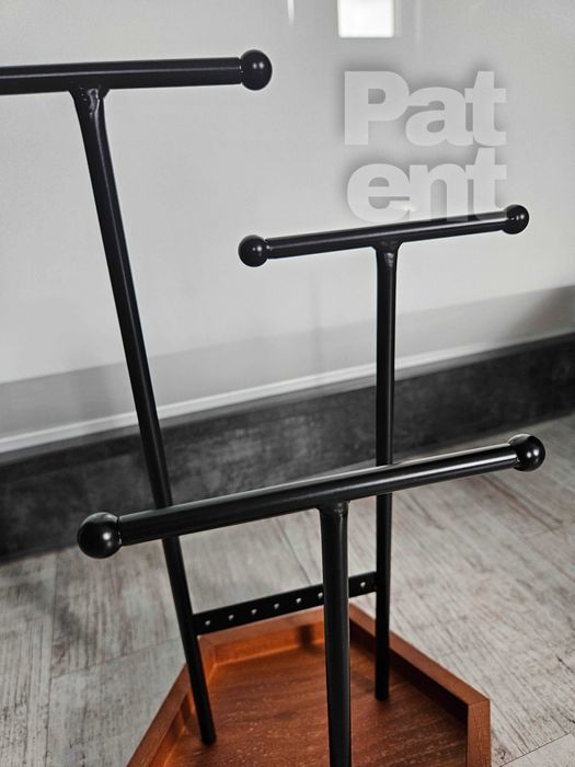 Szkatułka ekspozytor stojak na biżuterię pojemny z haczykami i loft