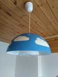 Niebieska lampa dziecieca wisząca Ikea w chmurki