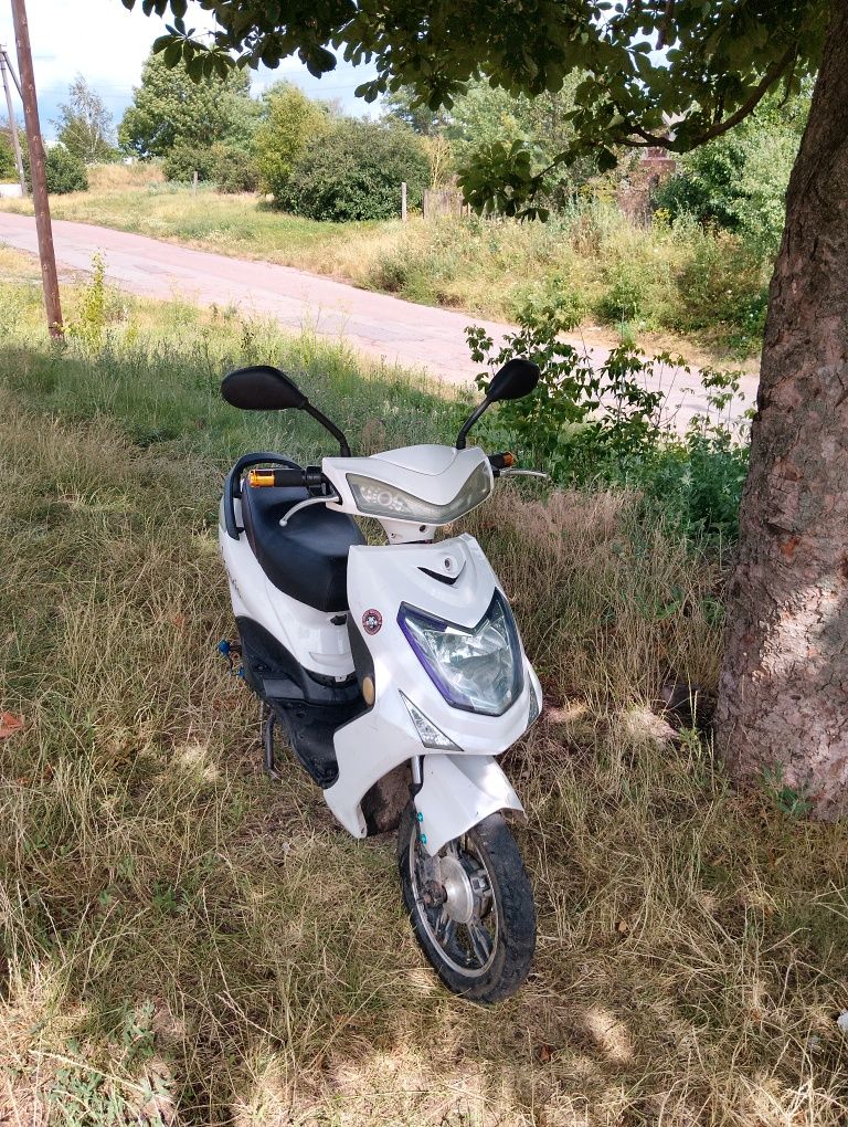 Продам електроскутер bravis