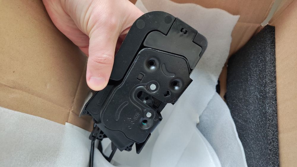 Доводчики дверей Tesla model 3 Y