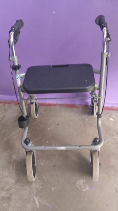 Ролатор, ходунки на колесах