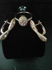 Zestaw sztucznej biżuterii (kolczyki i pierścionek)