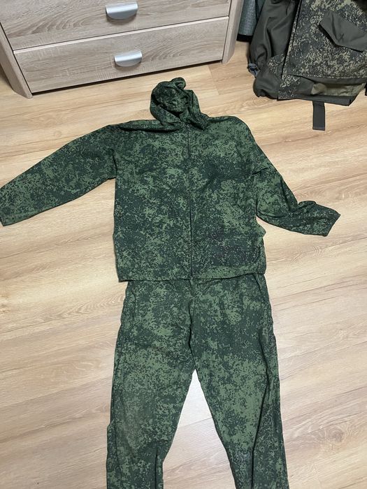 Rosyjski maskałat KZM w kamuflarzu cyfrowa flora mundur