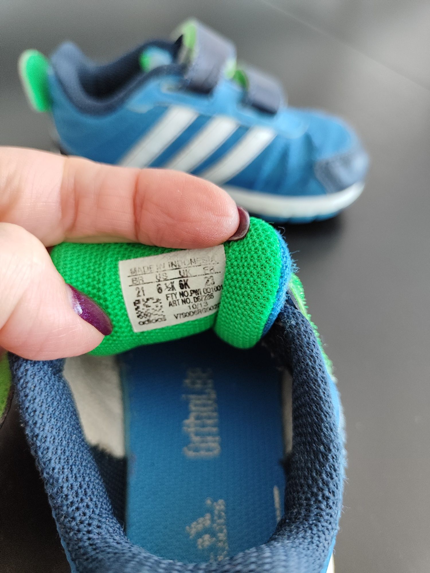 Sapatilhas Adidas - Tamanho 23