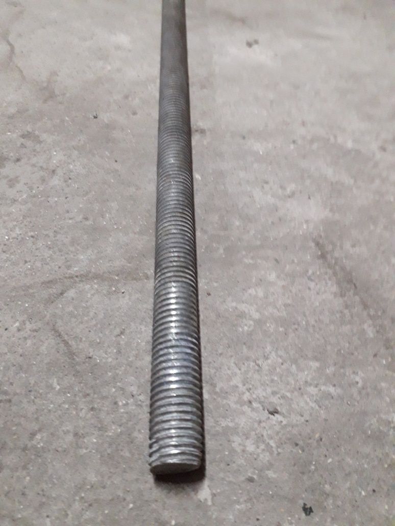 Продам шпильку М18