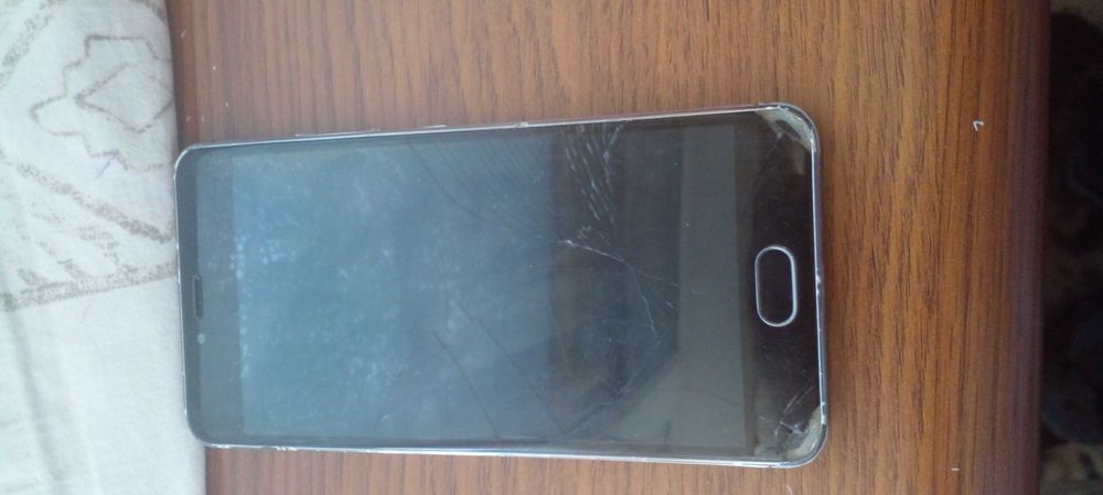 Продам старые телефоны.нокиа самсунг.в рабочем состоянии.с зарядками.