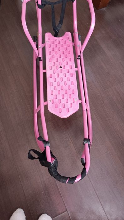 Продам санки малинового цвета