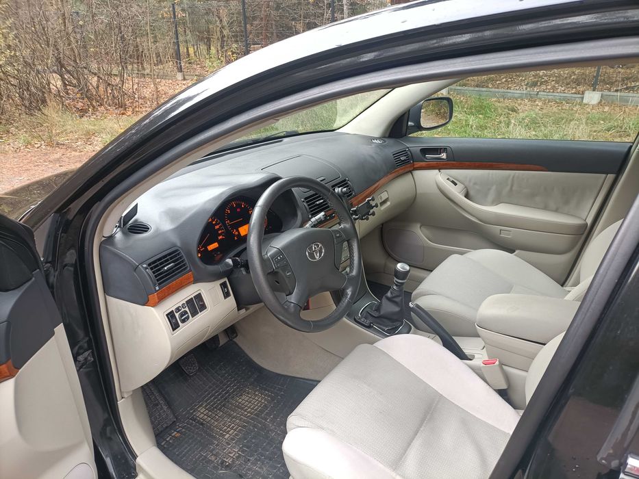 Toyota Avensis 2.2 D
