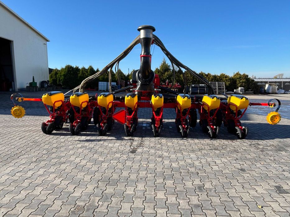 Siewnik punktowy Väderstad Tempo V8 + zbiornik czołowy FH 2200