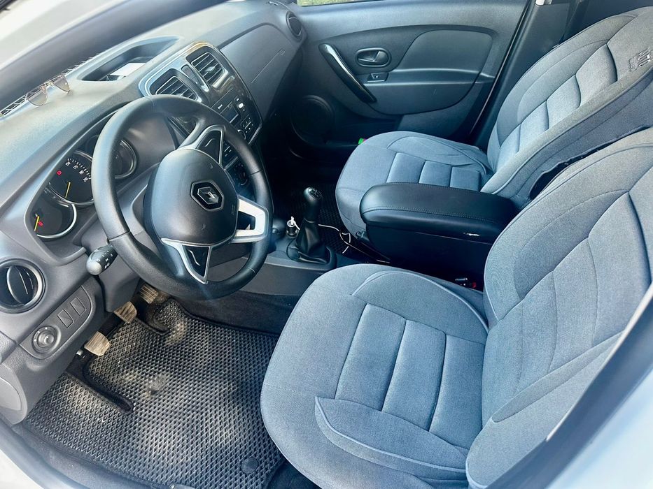 Продам автомобиль Рено Сандеро