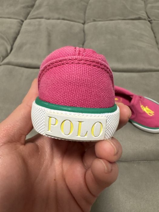 Взуття на дівчинку