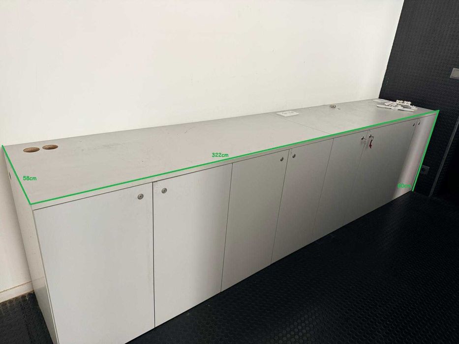 Móvel 8 portas c/ prateleiras