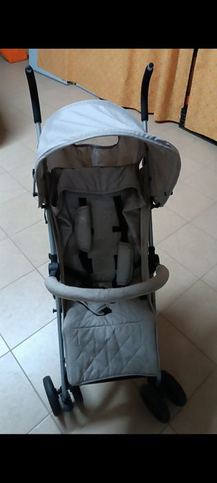 Carrinho de passeio marca Zippy