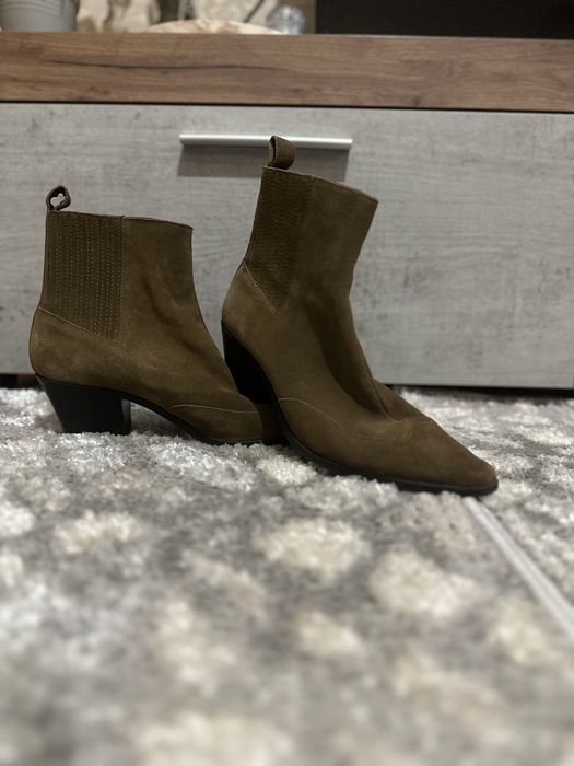 Zara козаки натуральна замша