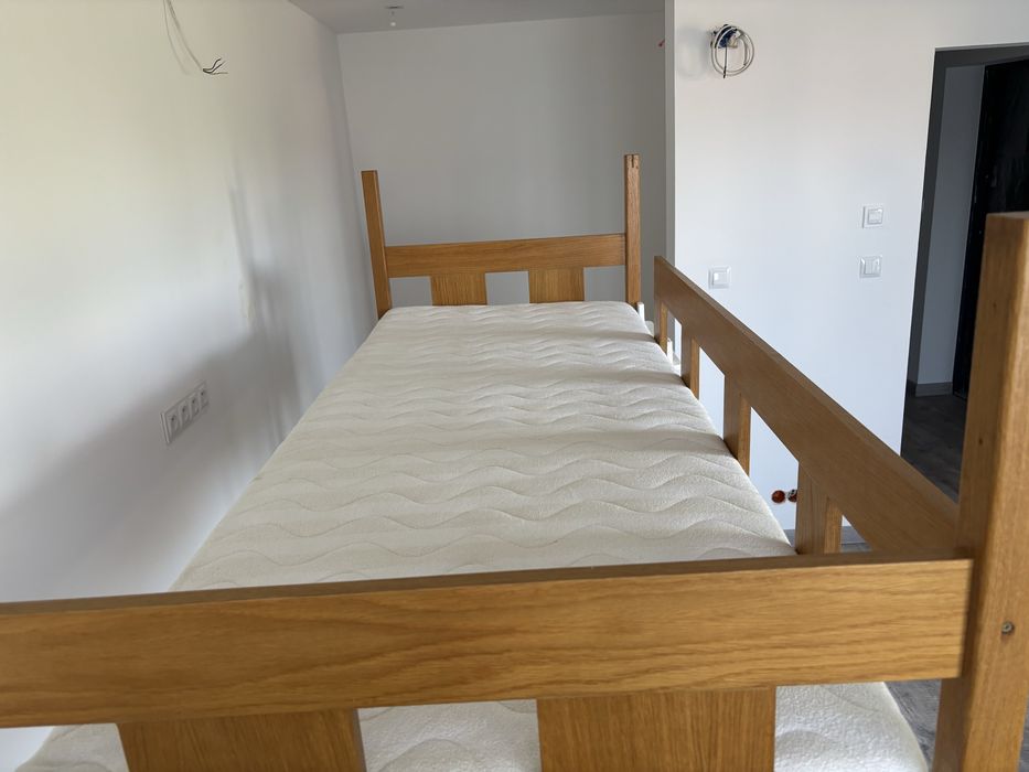 Łóżko dwupiętrowe dziedzięce drewniane z materacami